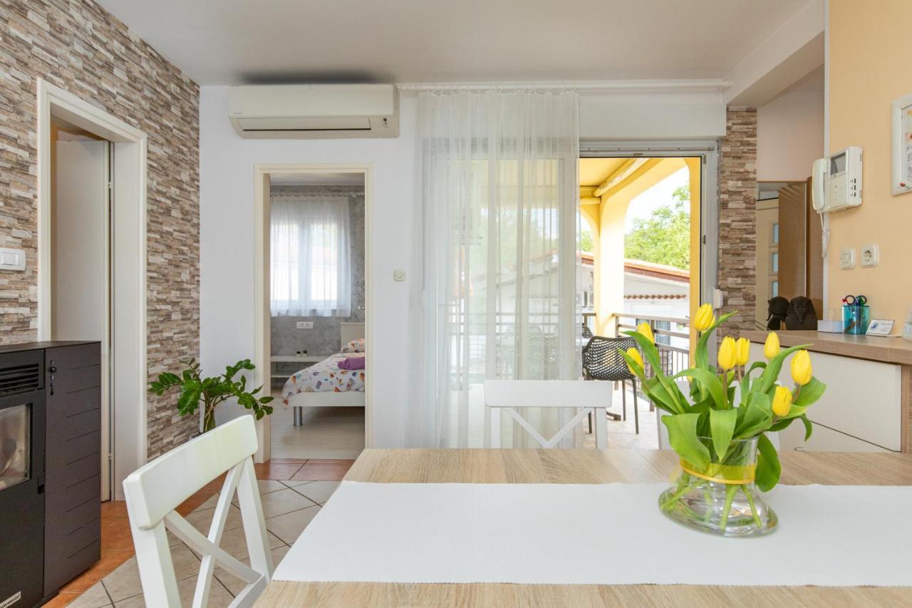 Apartment Blazi Njivice Buitenkant foto