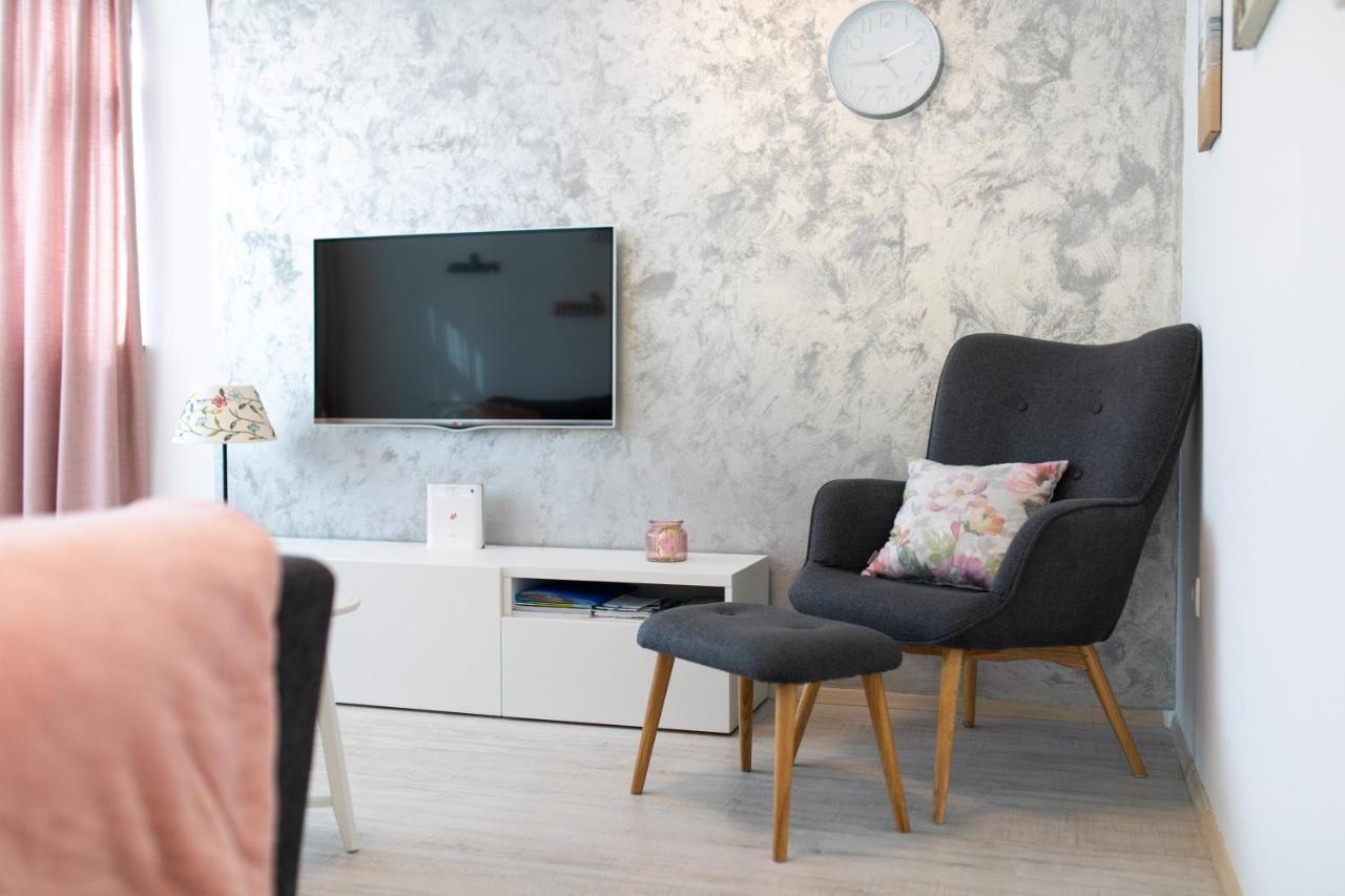 Apartment Blazi Njivice Buitenkant foto