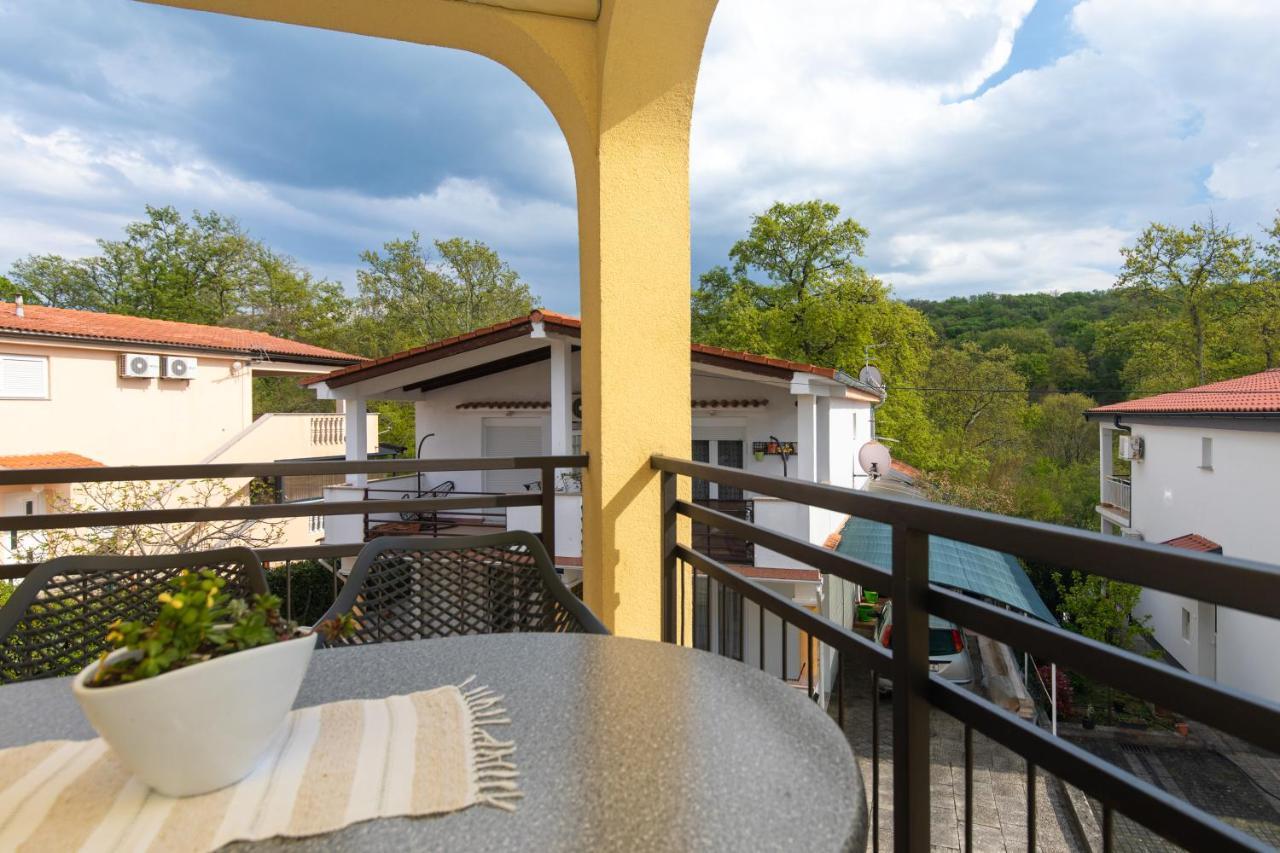 Apartment Blazi Njivice Buitenkant foto