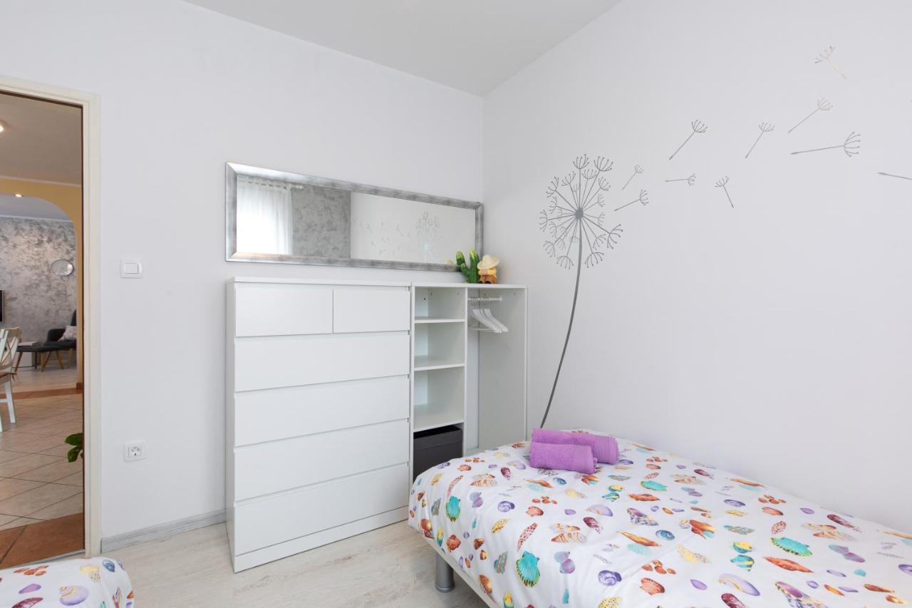 Apartment Blazi Njivice Buitenkant foto