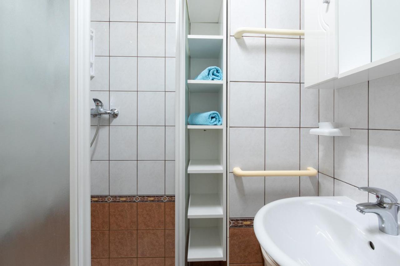 Apartment Blazi Njivice Buitenkant foto