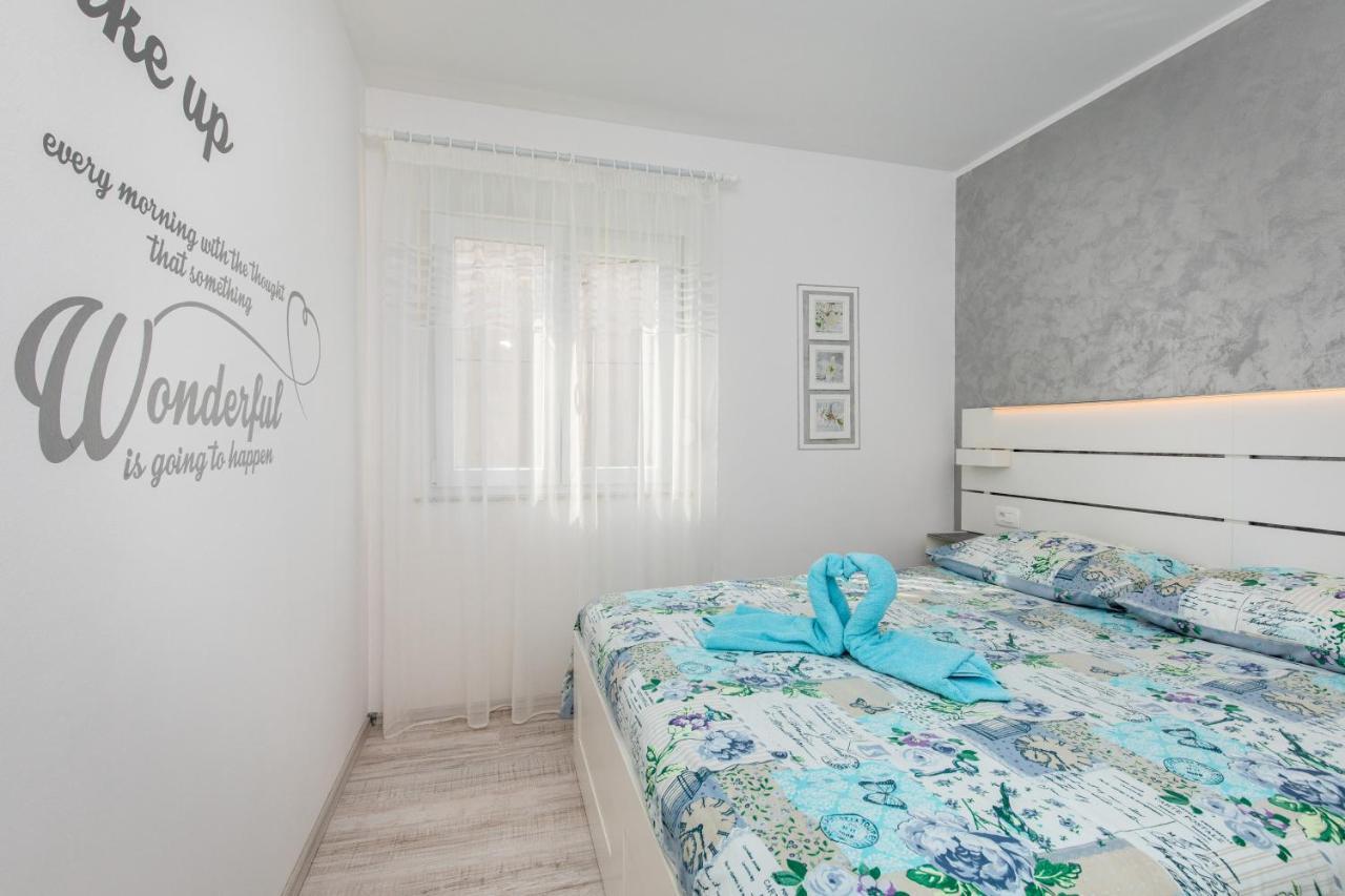 Apartment Blazi Njivice Buitenkant foto