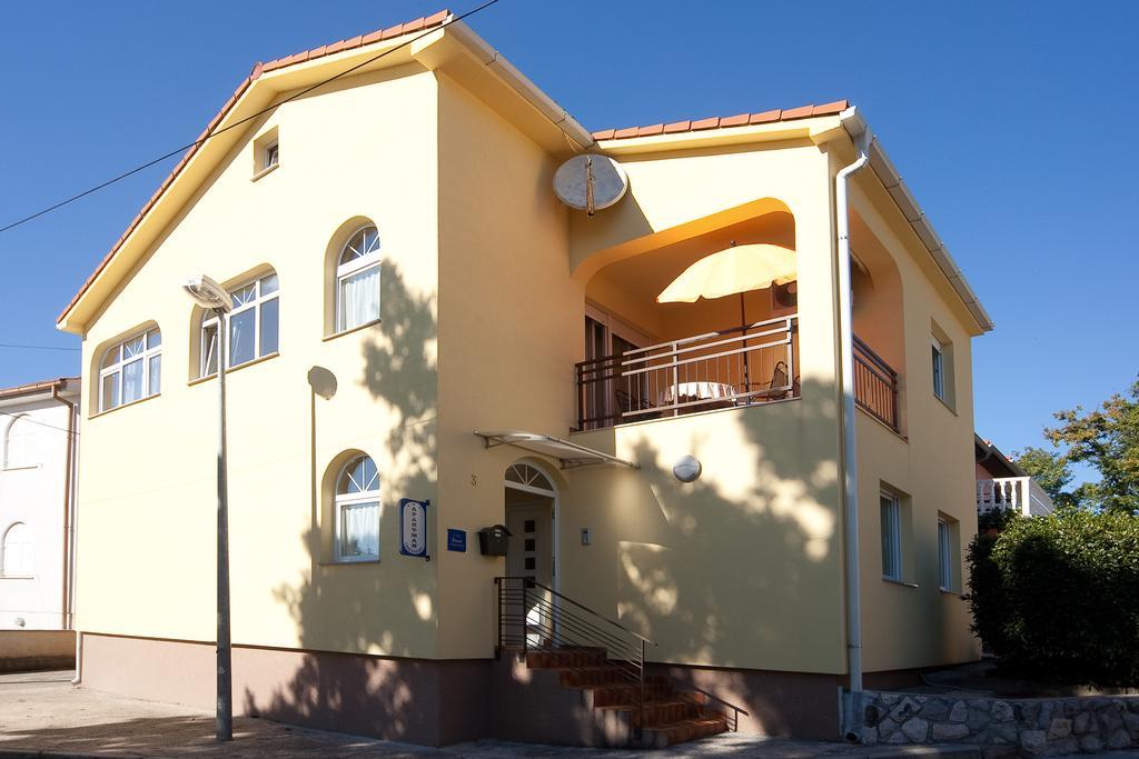 Apartment Blazi Njivice Buitenkant foto